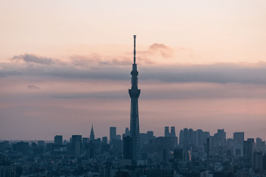 詹姆斯交大行盛况：朱俊龙参与喊GOAT 库里粉丝带头追车交警鸣哨